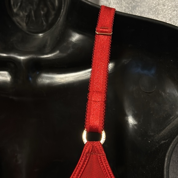 Sofia Intimates x Sofia Vergara, Soft Cup Lace Plunge Bra NWT 🤩 Size XL ❤️ ❤️ - Picture 10 of 13